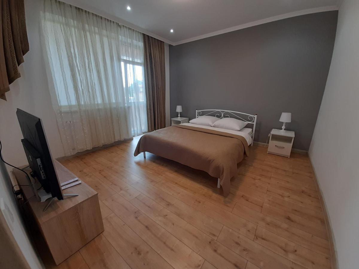 New !!! Modern Lux Apartment In The City Center With A Terrace Mukacheve Exterior photo